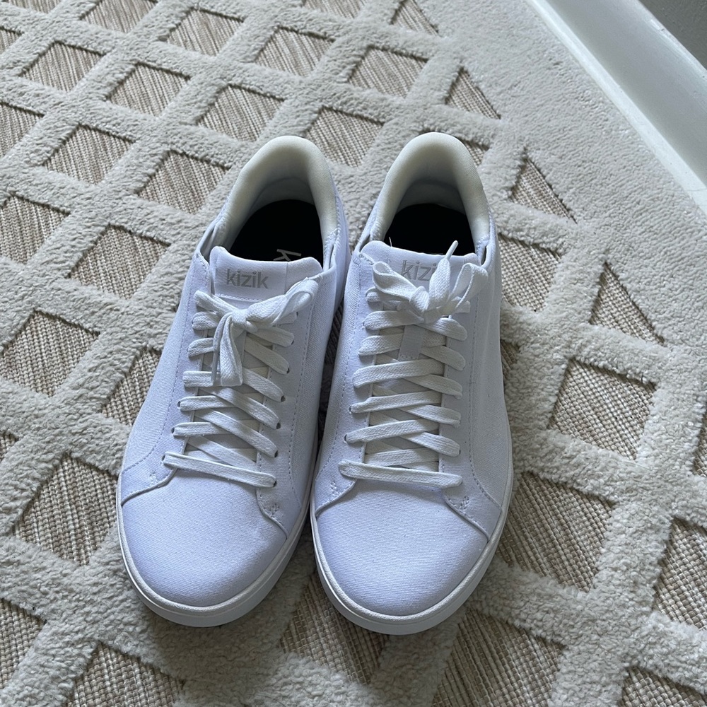 KIZIK size 9 women’s shoes! Never worn